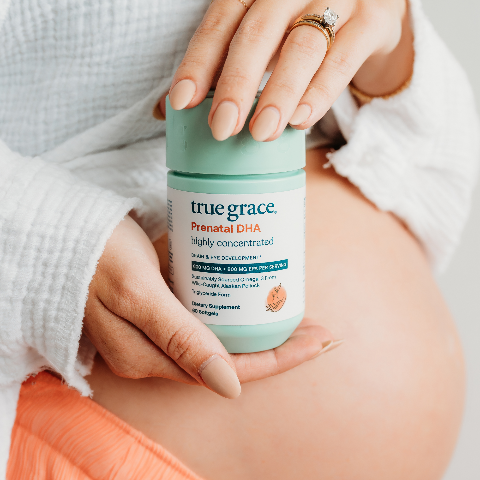 For women during pre-conception, pregnancy, and lactation
Provides 1400 mg of essential fatty acids EPA and DHA in triglyceride form
DHA supports healthy fetal brain and eye development*
EPA supports a balanced mood during and after pregnancy*
From sustainably sourced, wild-caught Alaskan fish
Serving size: 2 softgels / day